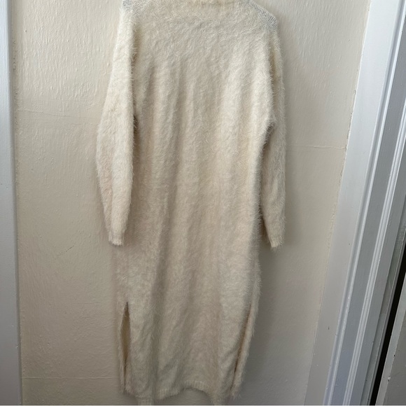 Beautiful M BB DAKOTA Long Furry Cardigan Sweater - Picture 2 of 4